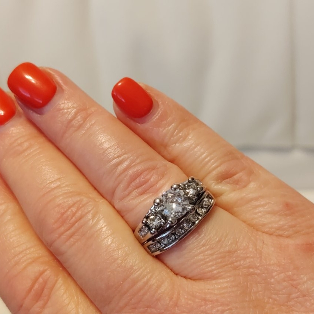 Sterling silver and cubic zirconia ring size 7 - Picture 5 of 5